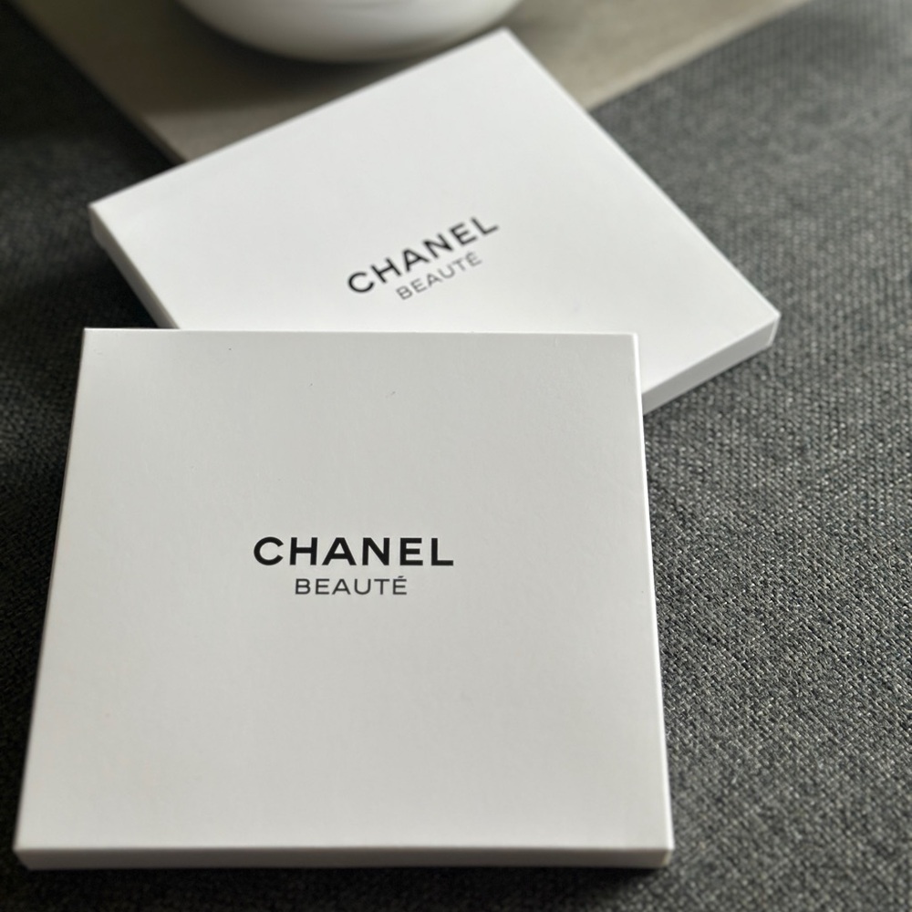 NEW CHANEL Black Cosmetic Beauty Makeup Magnifying Mirror with Box (VIP Gift) - Picture 6 of 7